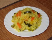 Kičarī (ar burkānu, papriku un cukīnī)