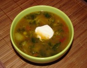 Tumīga brokoļu - nātru zupa