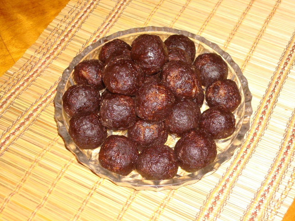 Valriekstu_datelu_bumbinas (2)