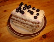 Biezpiena - iebiezinātā piena biskvīta torte